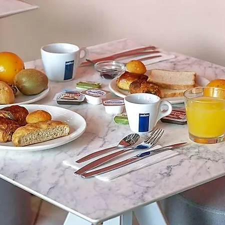 ホテル B&B Hotel Brescia 3*